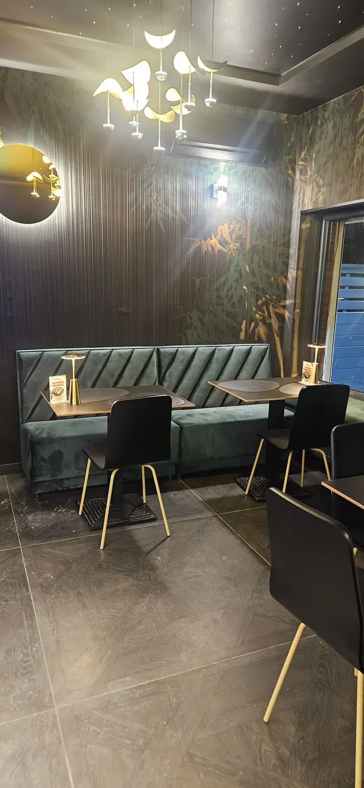 PARIS45 restaurantsofa 2 av 3